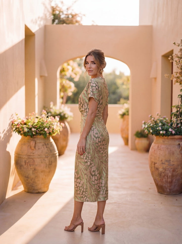 Ema – Glamour estival sophistiqué