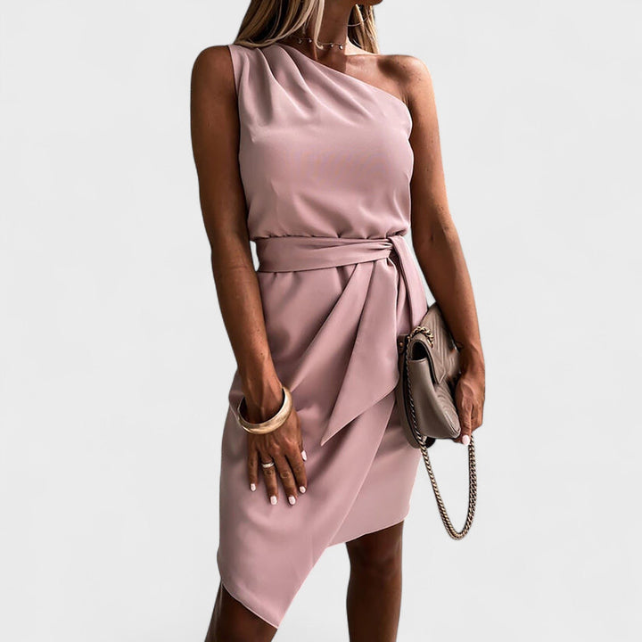 Iva - Robe à Épaule Unique et Ceinture