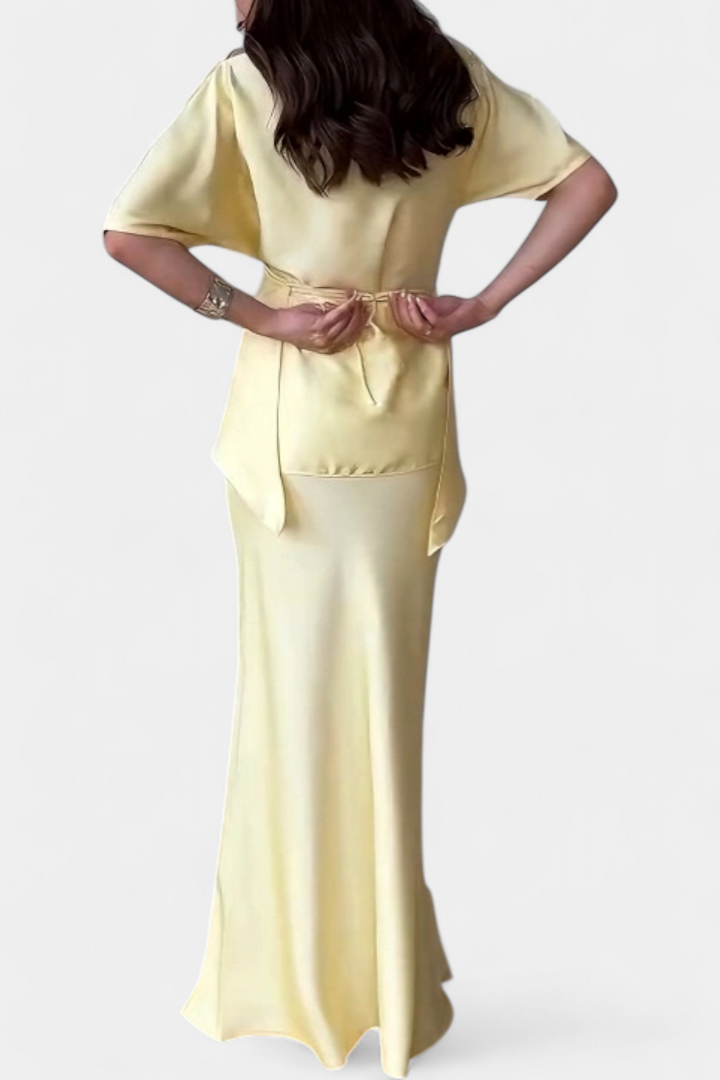 Ensemble Sara avec Top à Bretelles Croisées et Jupe Légère